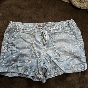Gap short size 2 with tie up and buttons